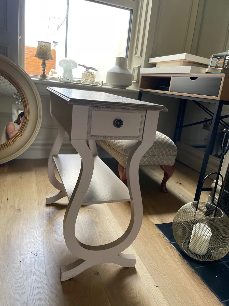 End table - Image 1