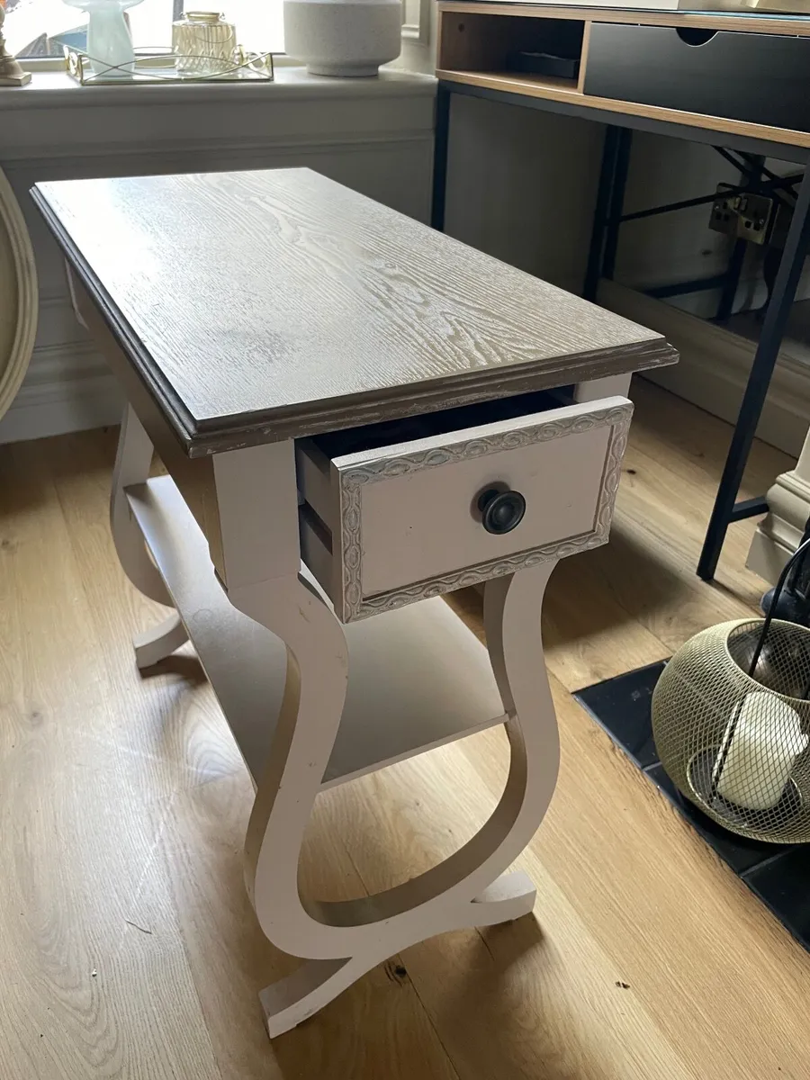 End table - Image 2