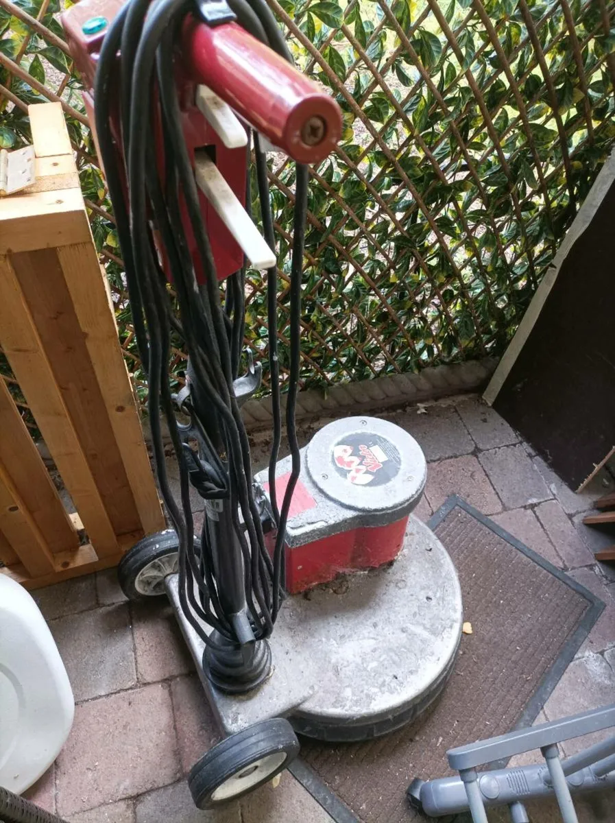 Floor polisher