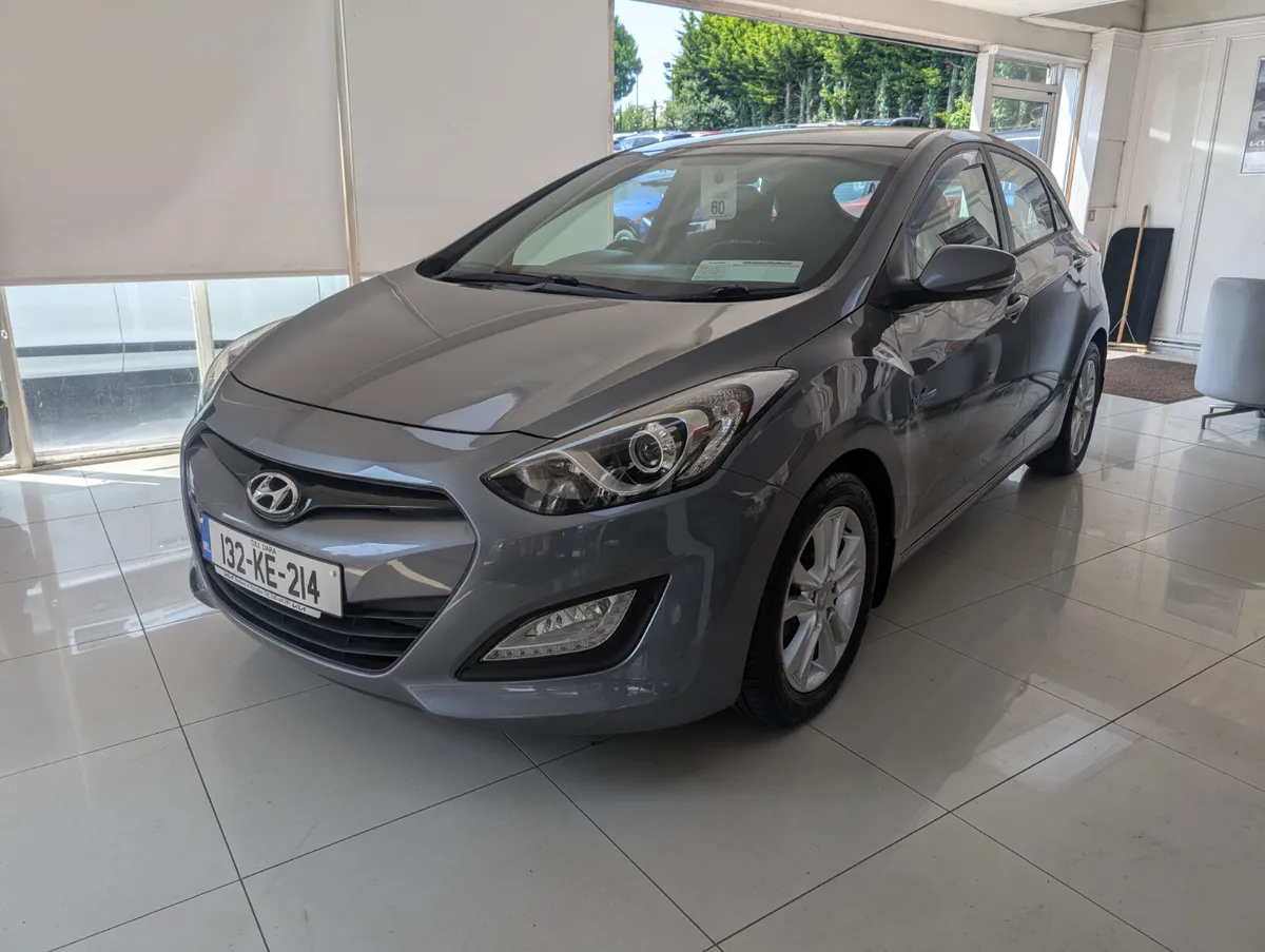 Hyundai i30 1.6 Plus 5DR - Image 1