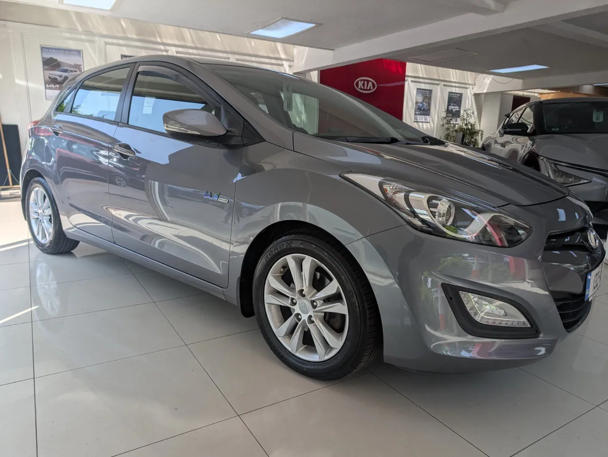 Hyundai i30 1.6 Plus 5DR - Image 3