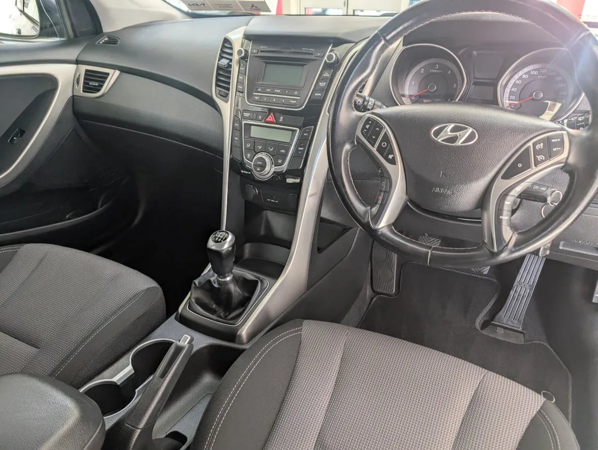 Hyundai i30 1.6 Plus 5DR - Image 4