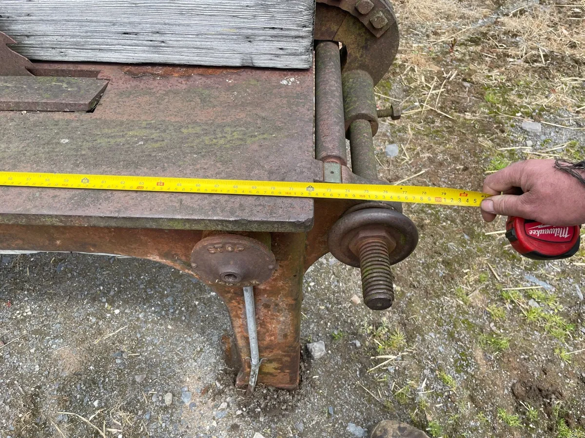 Circular Saw, horse sprayer and oil cabinet - Image 3