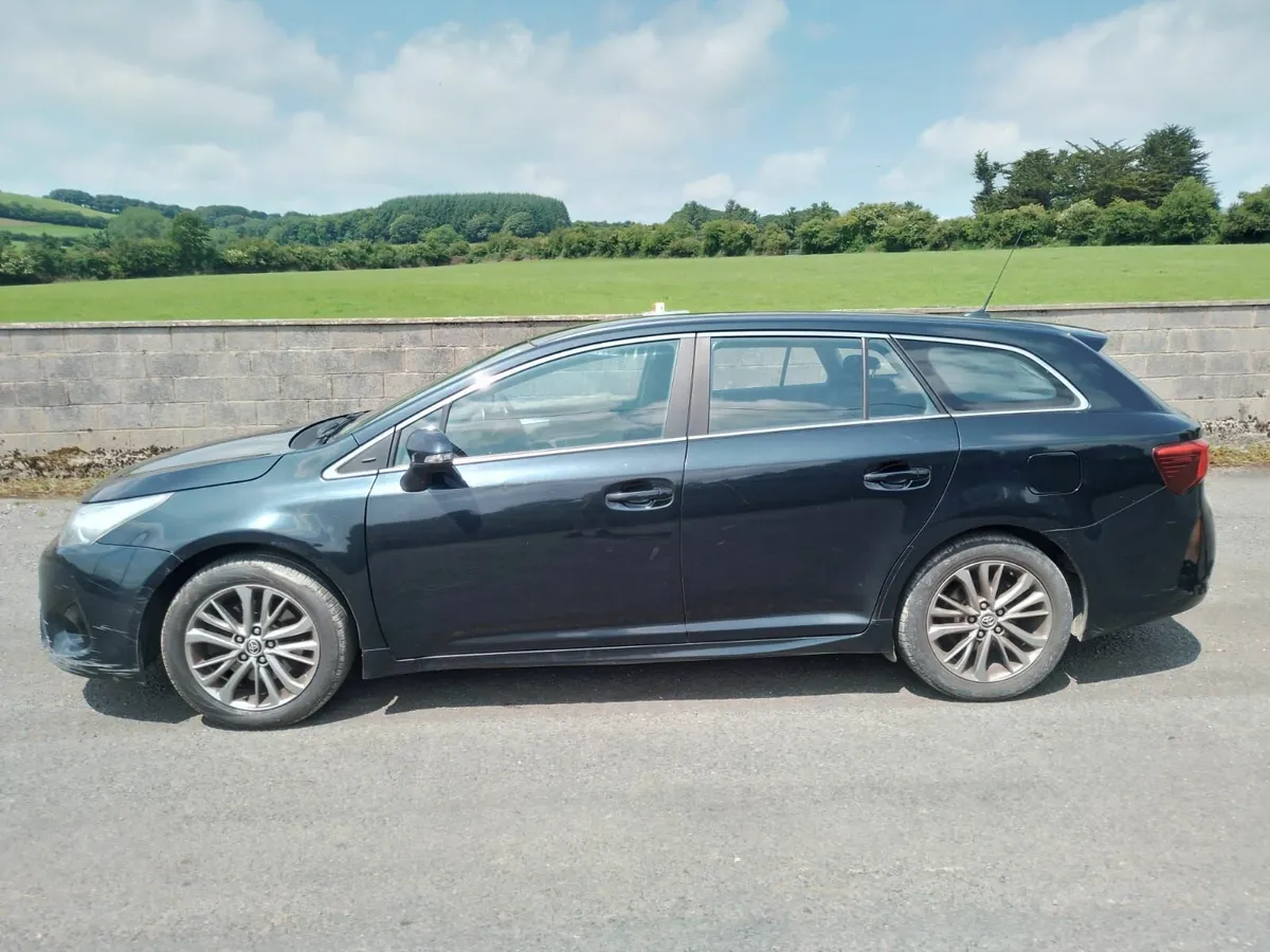 Toyota Avensis Estate Business Edition 2016 - Image 2