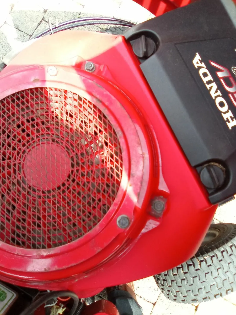 Honda ride on lawnmower - Image 2