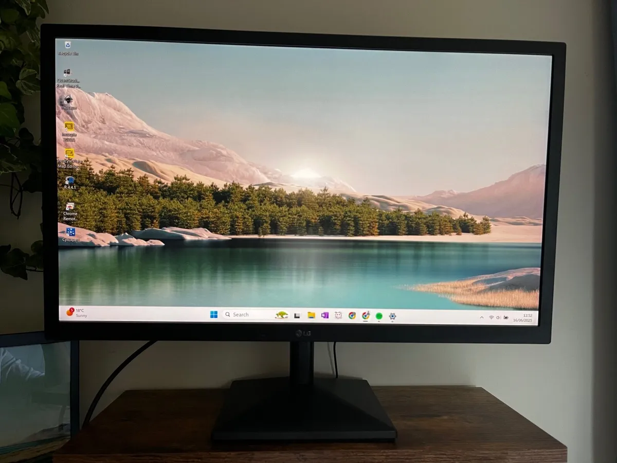 Monitor LG 24 inch - Image 1