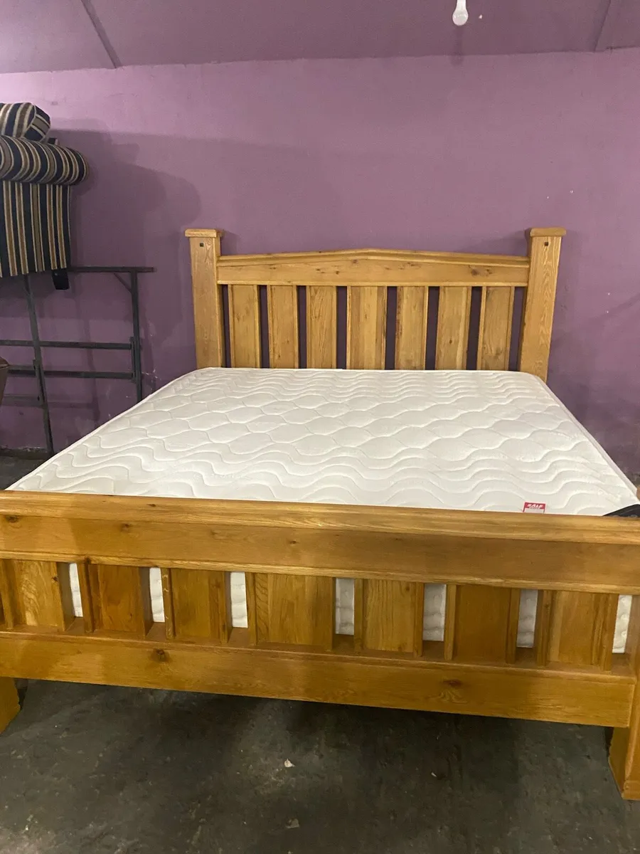 New Stunning super king size bed and mattress