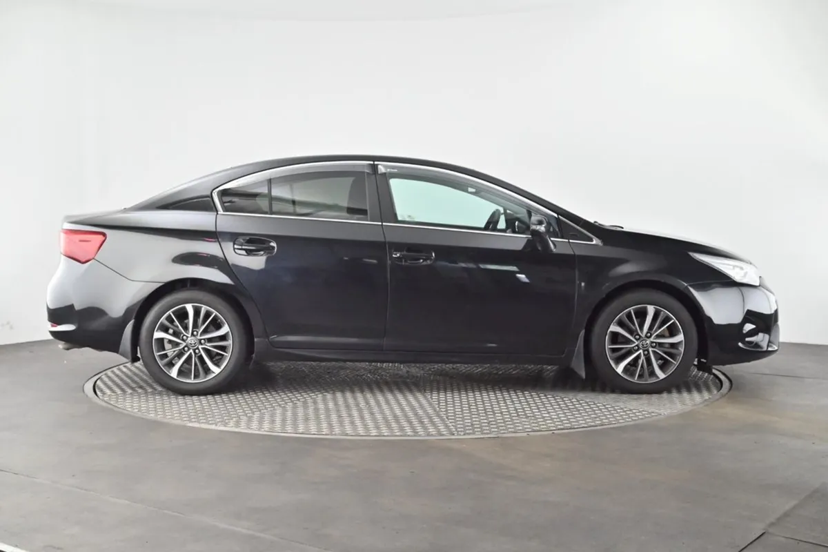 Toyota Avensis 1.6 D SOL 6spd  full Leather sat N - Image 2