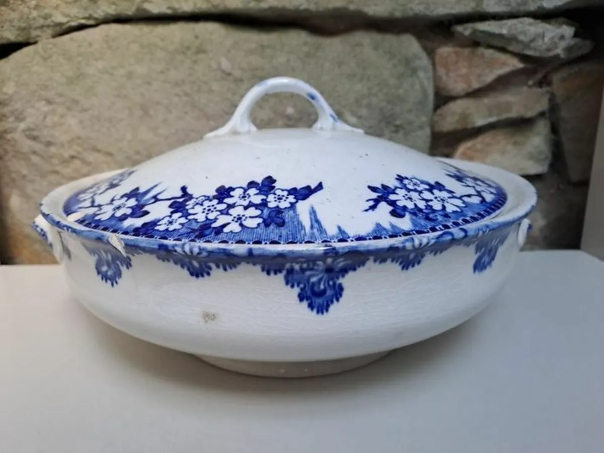 Antique Scottish tureen - Image 1