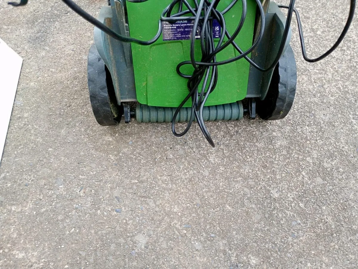 Electric lawnmower - Image 1