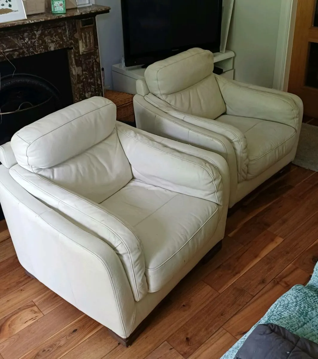 Pair of white leather Sofitalia armchairs - Image 1