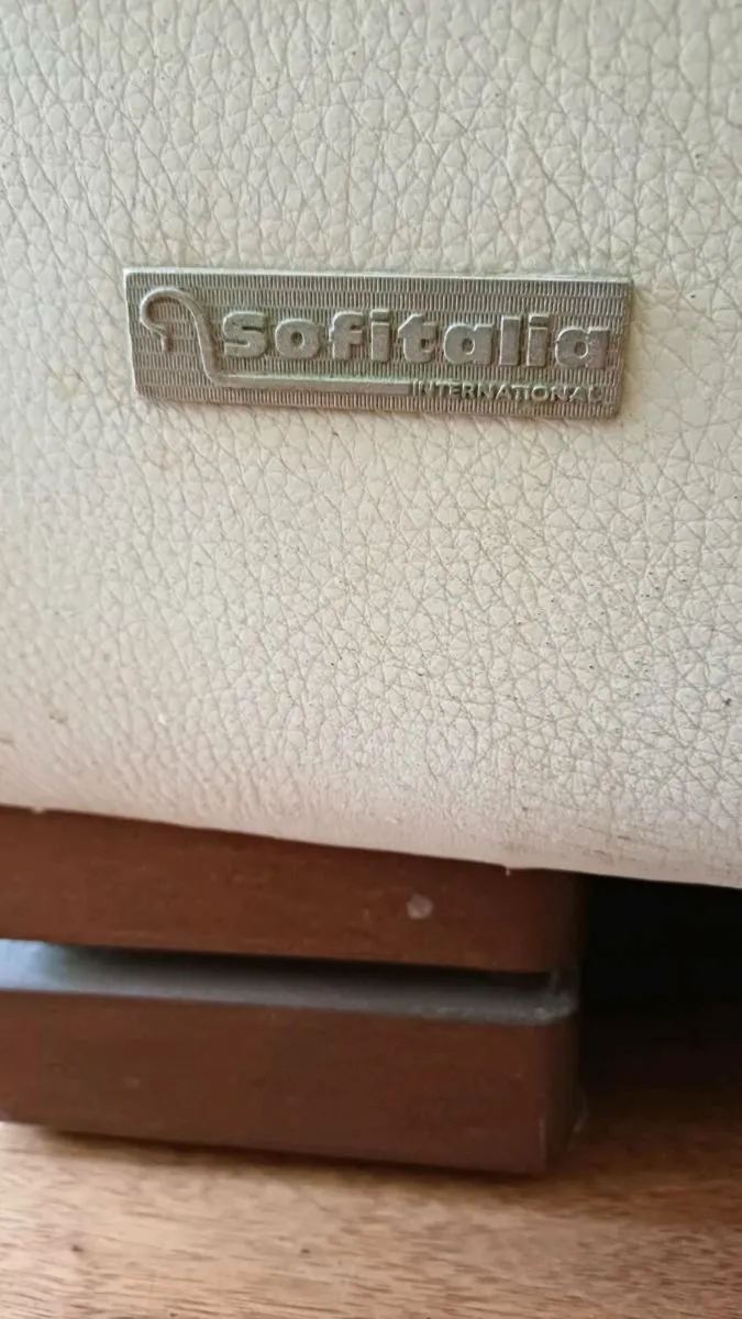 Pair of white leather Sofitalia armchairs - Image 4