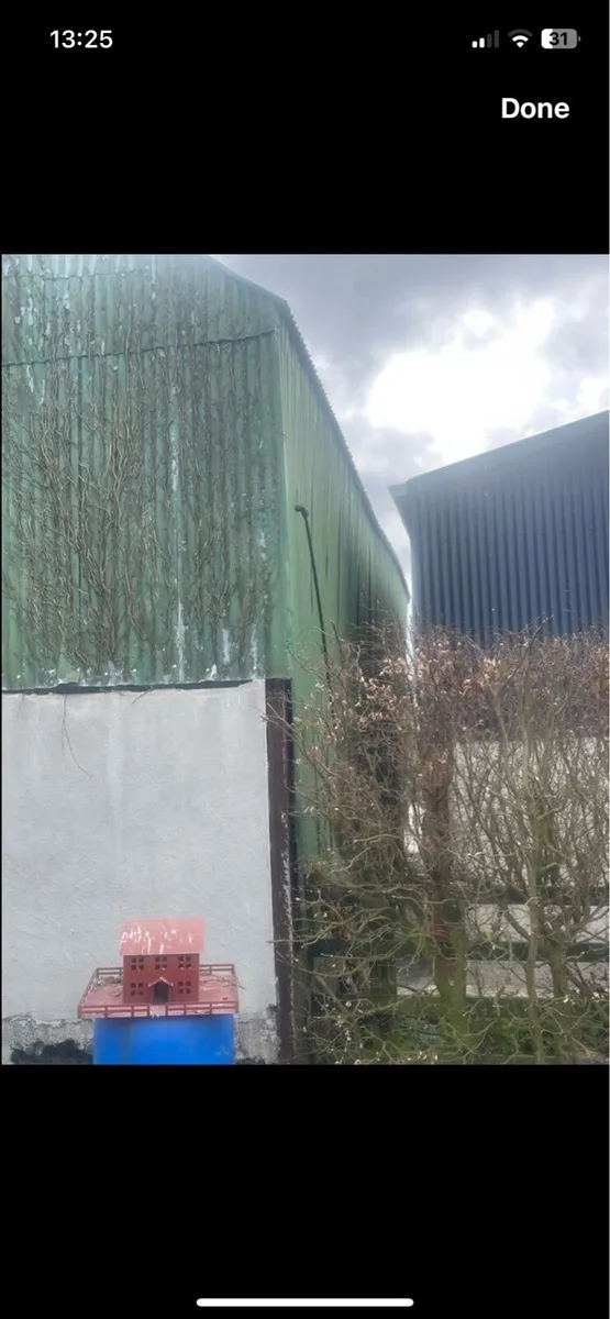 Shed with lean to. - Image 2