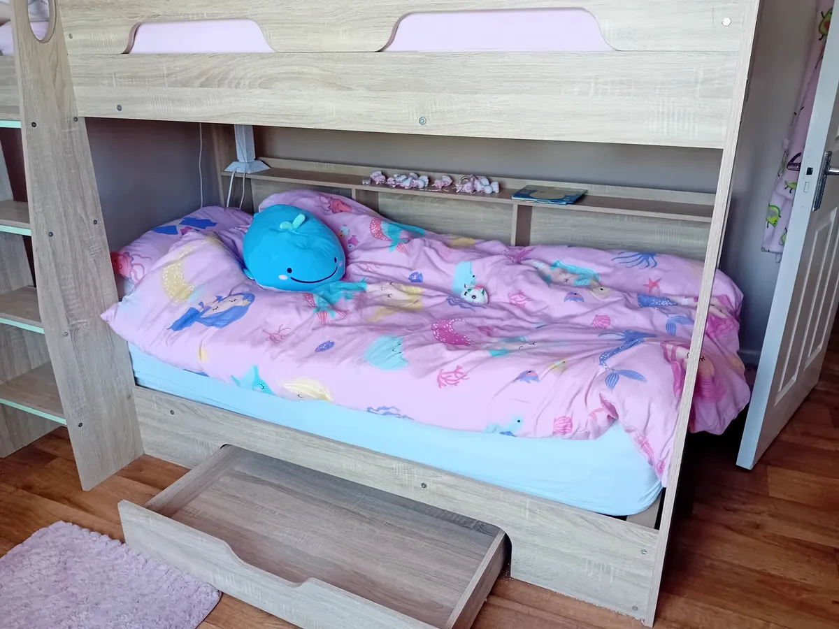 Bunk bed - Image 1