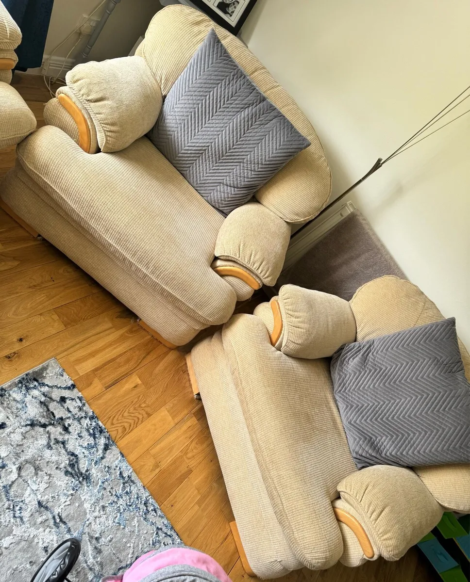 Beautiful couches for sale - Image 2