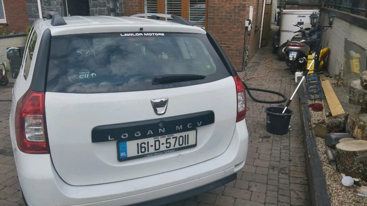 Car - Image 3