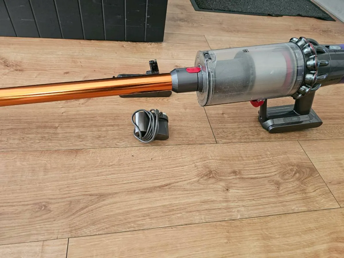 Dyson V10,excellent condition - Image 3
