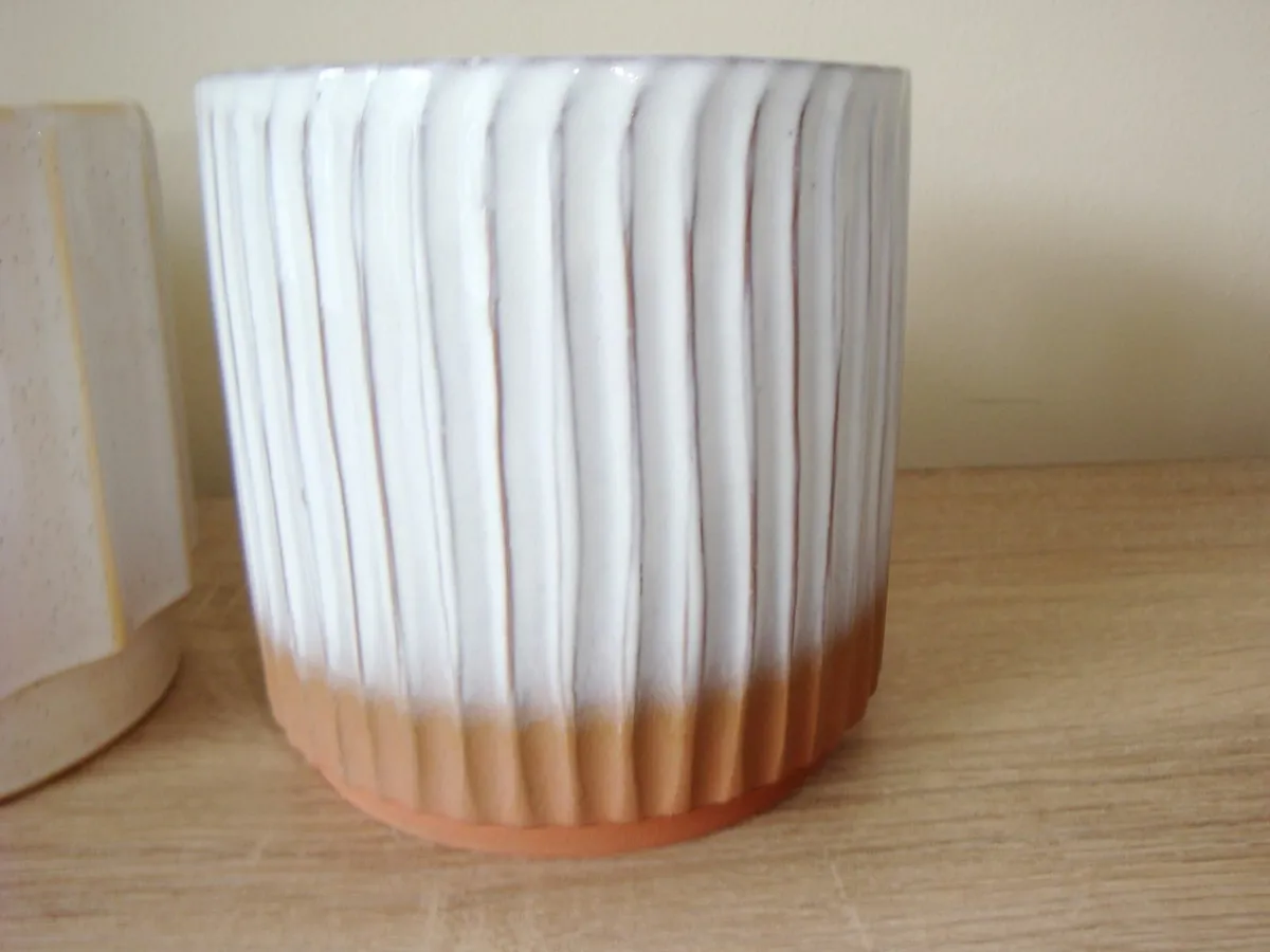 Three ceramic flower pots - Image 2