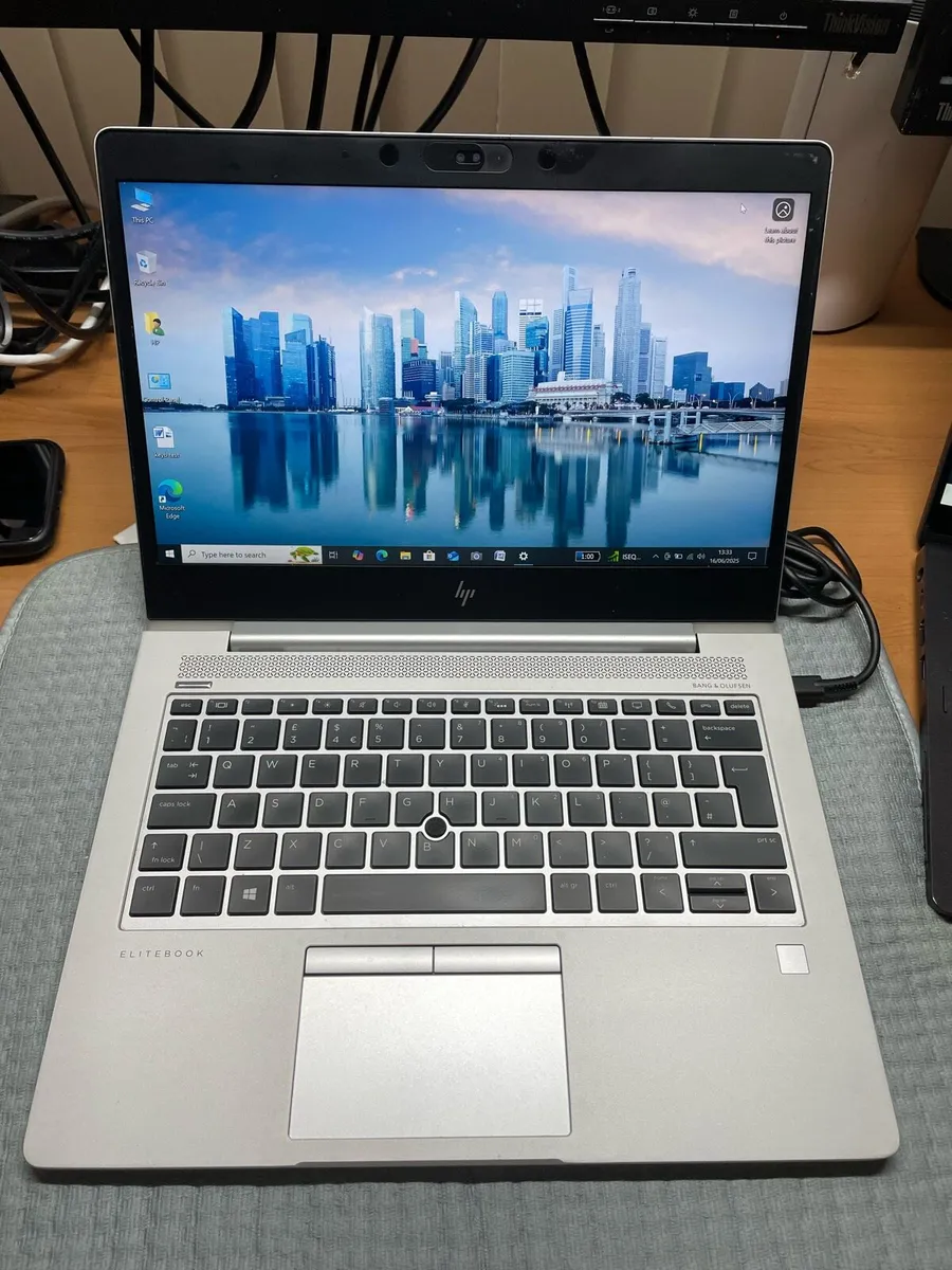 Hp laptop Ryzen 5 16-256 - Image 1
