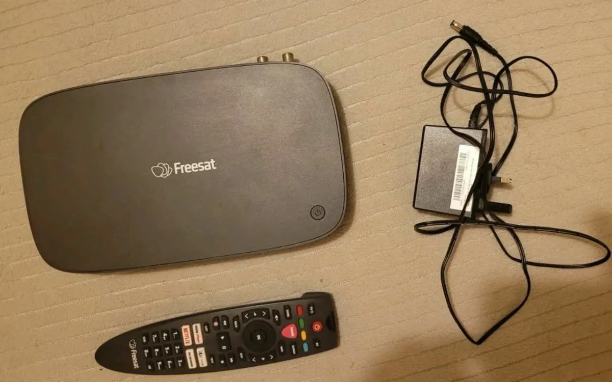 FREESAT UHD-4X- 2000 2TB TV BOX RECORDABLE 4K - Image 3