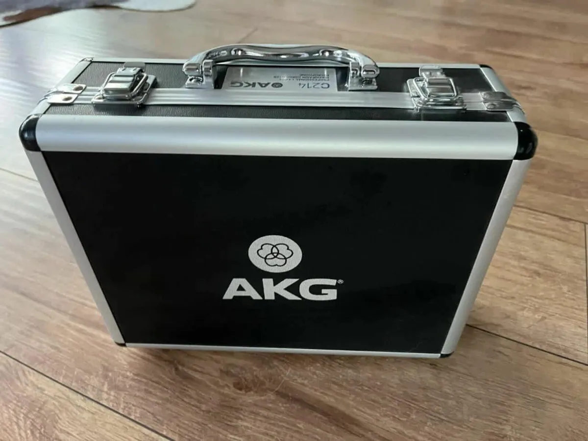 AKG C214 - Professional Studio Microphone in Case - Image 4