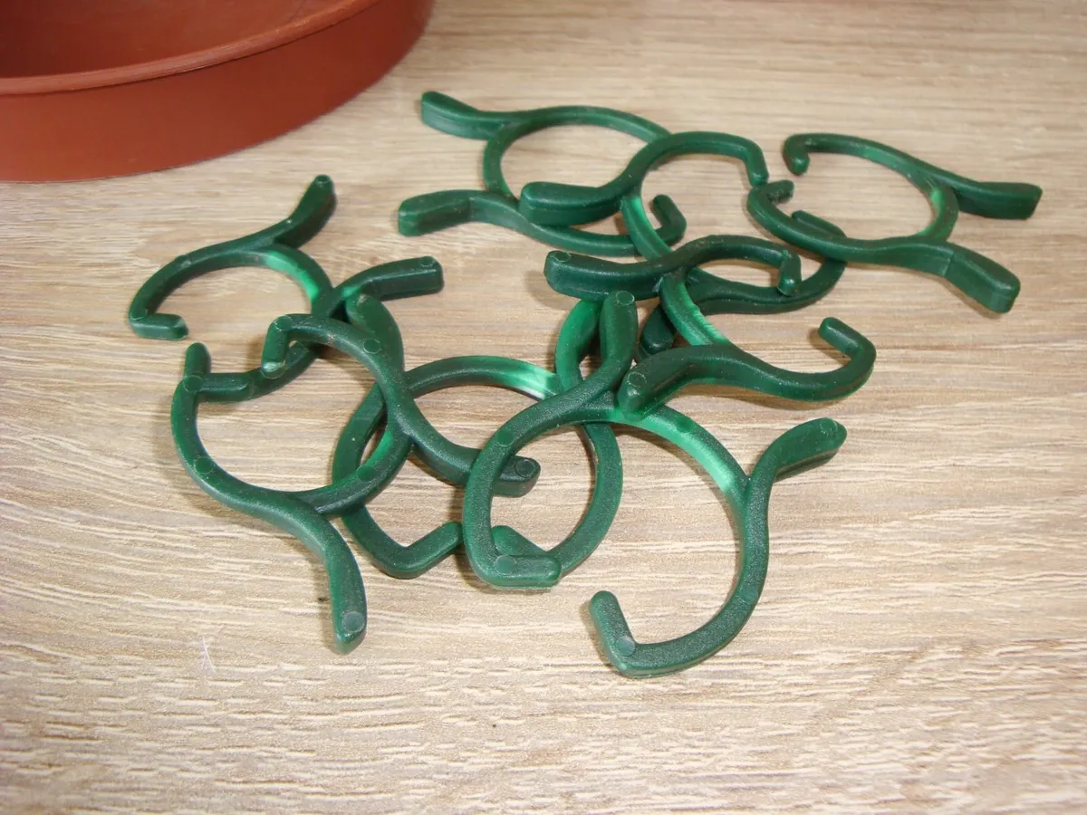 Bundle of flower pot saucers and more - Image 2