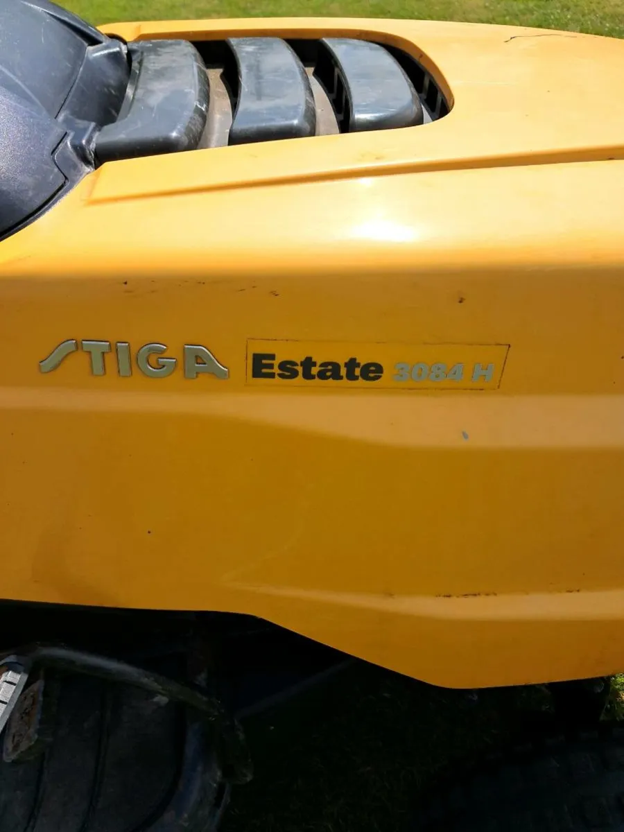 Stiga ride on lawnmower - Image 1