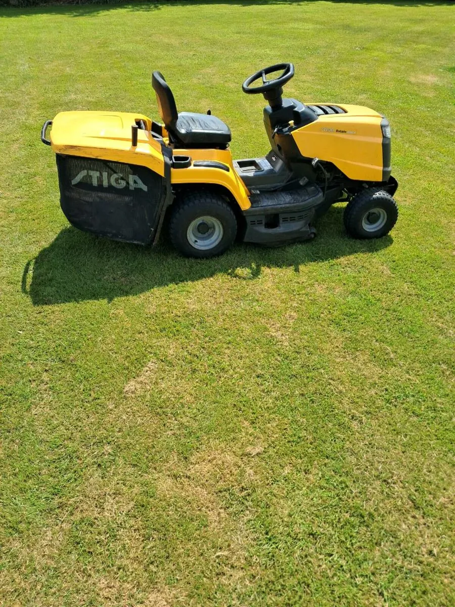 Stiga ride on lawnmower - Image 2