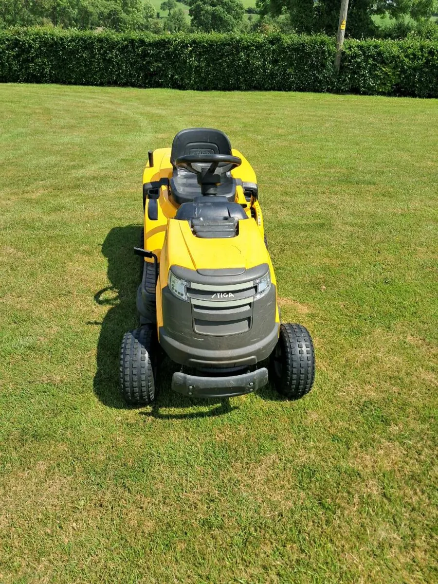 Stiga ride on lawnmower - Image 4
