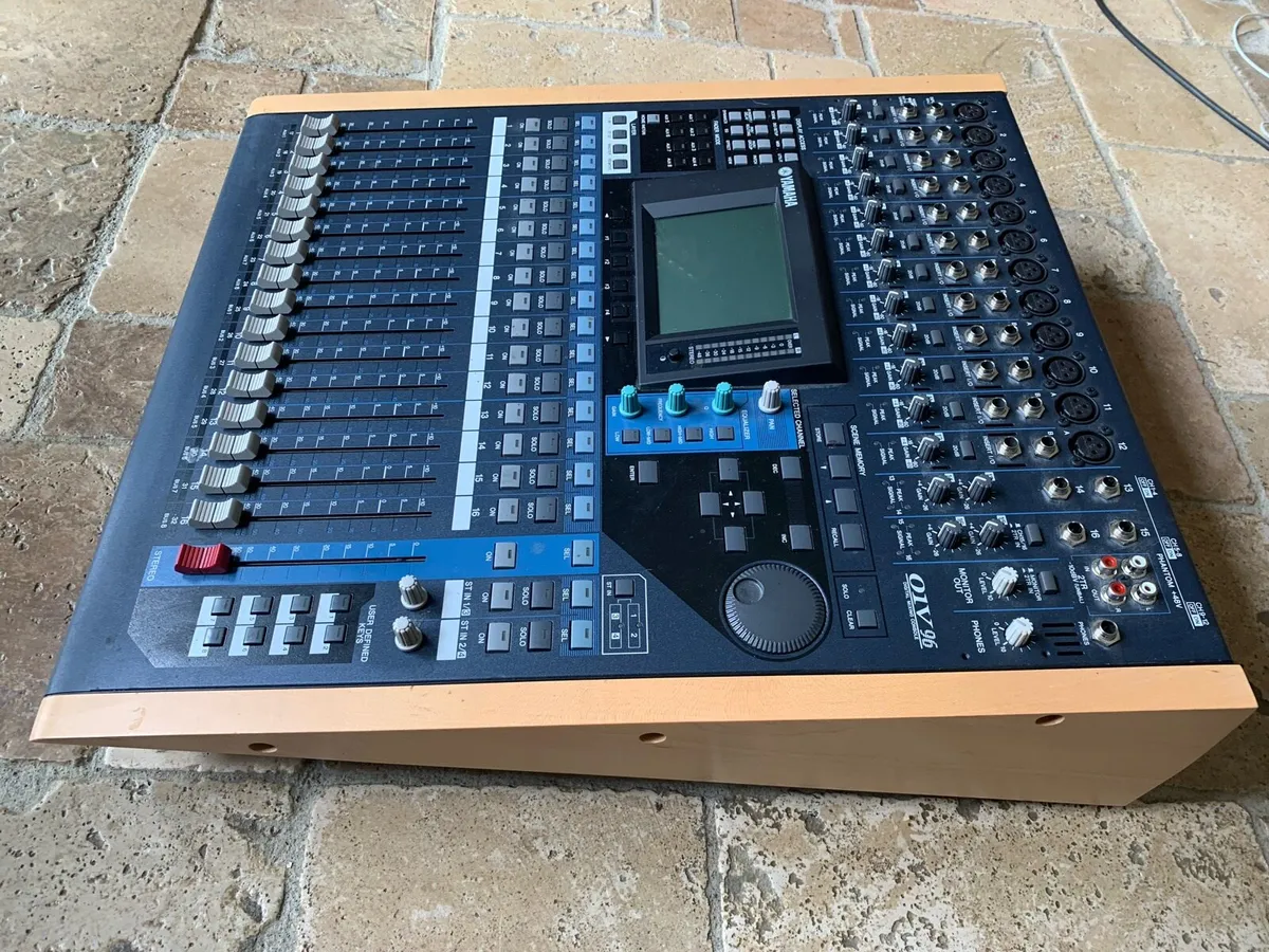 Yamaha 01V96 Mixing Desk - Image 2