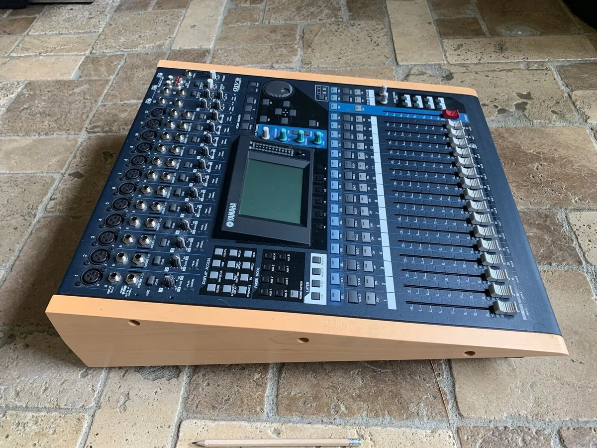 Yamaha 01V96 Mixing Desk - Image 3