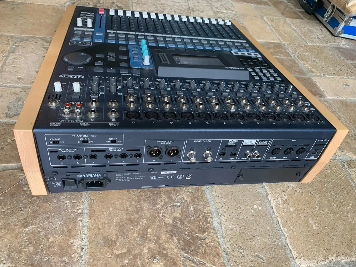 Yamaha 01V96 Mixing Desk - Image 4