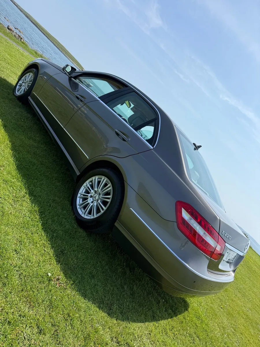 Mercedes E220 - Image 3