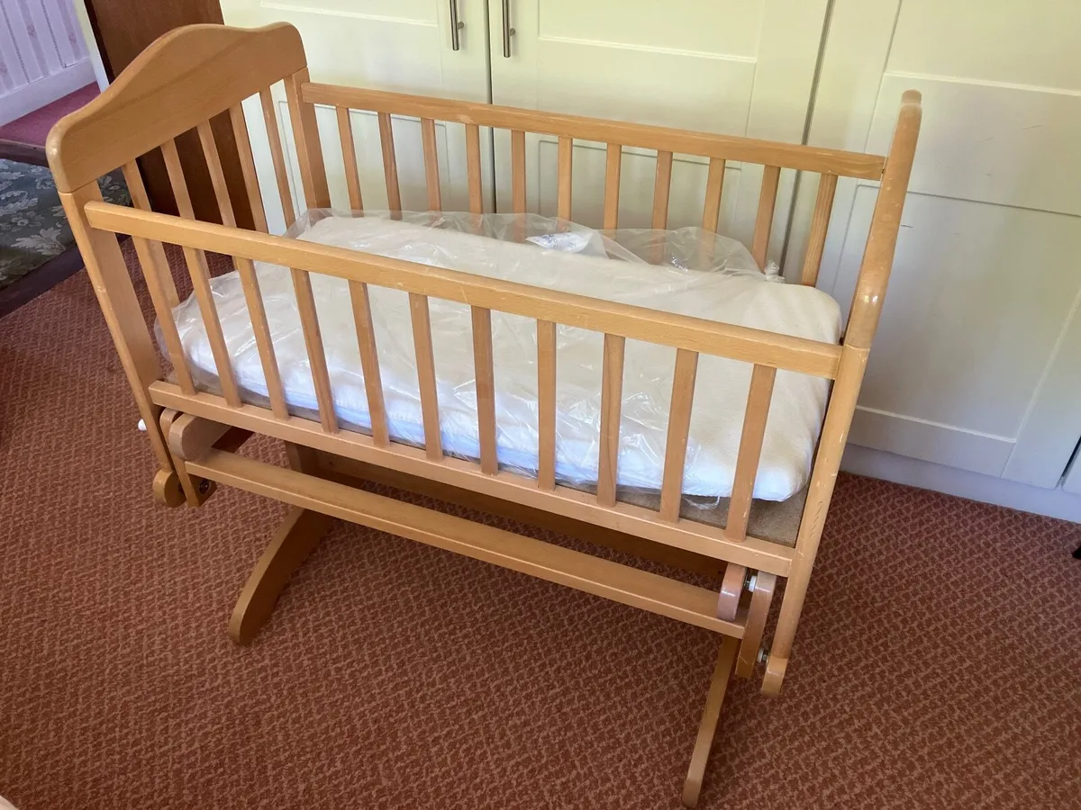 Wooden rocking Baby cot - Image 4