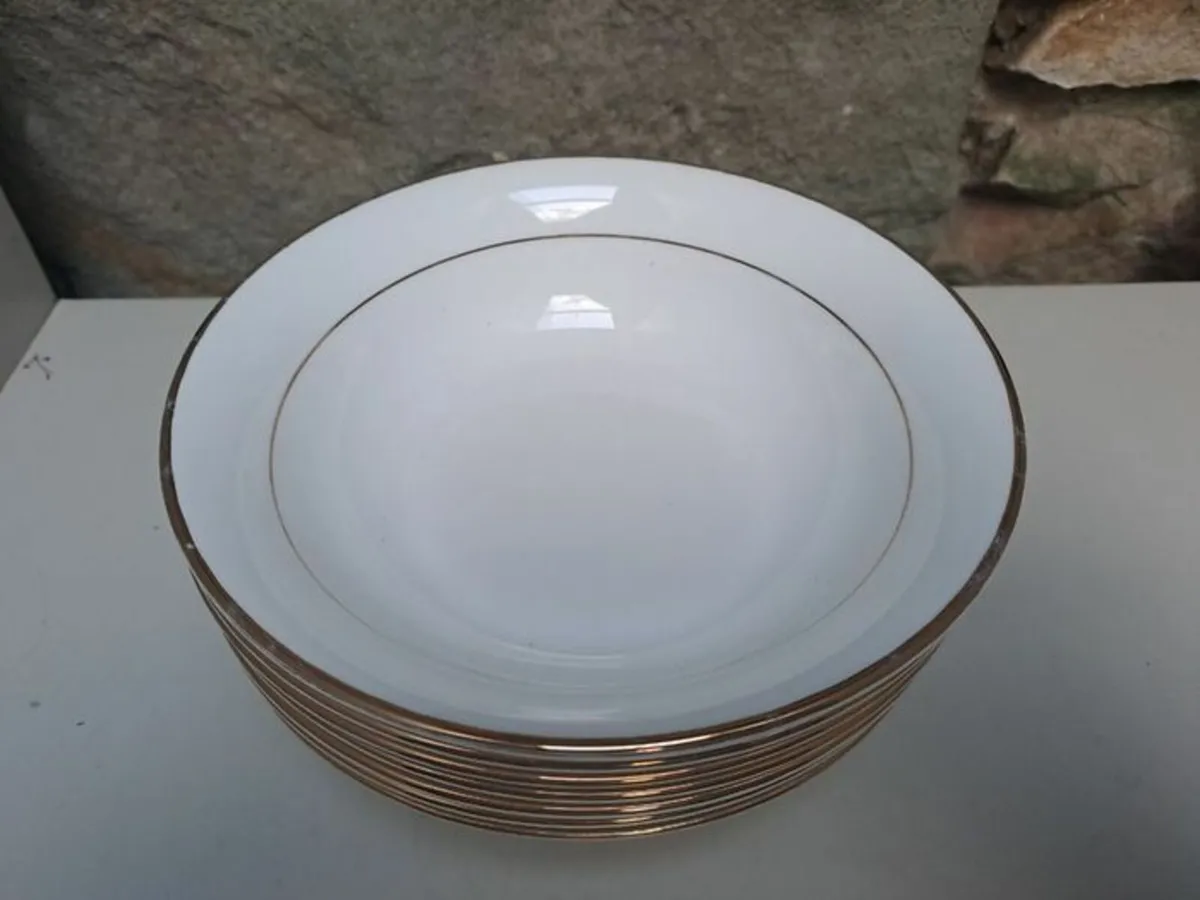 7 Elizabethan white and gold bowls - Image 2