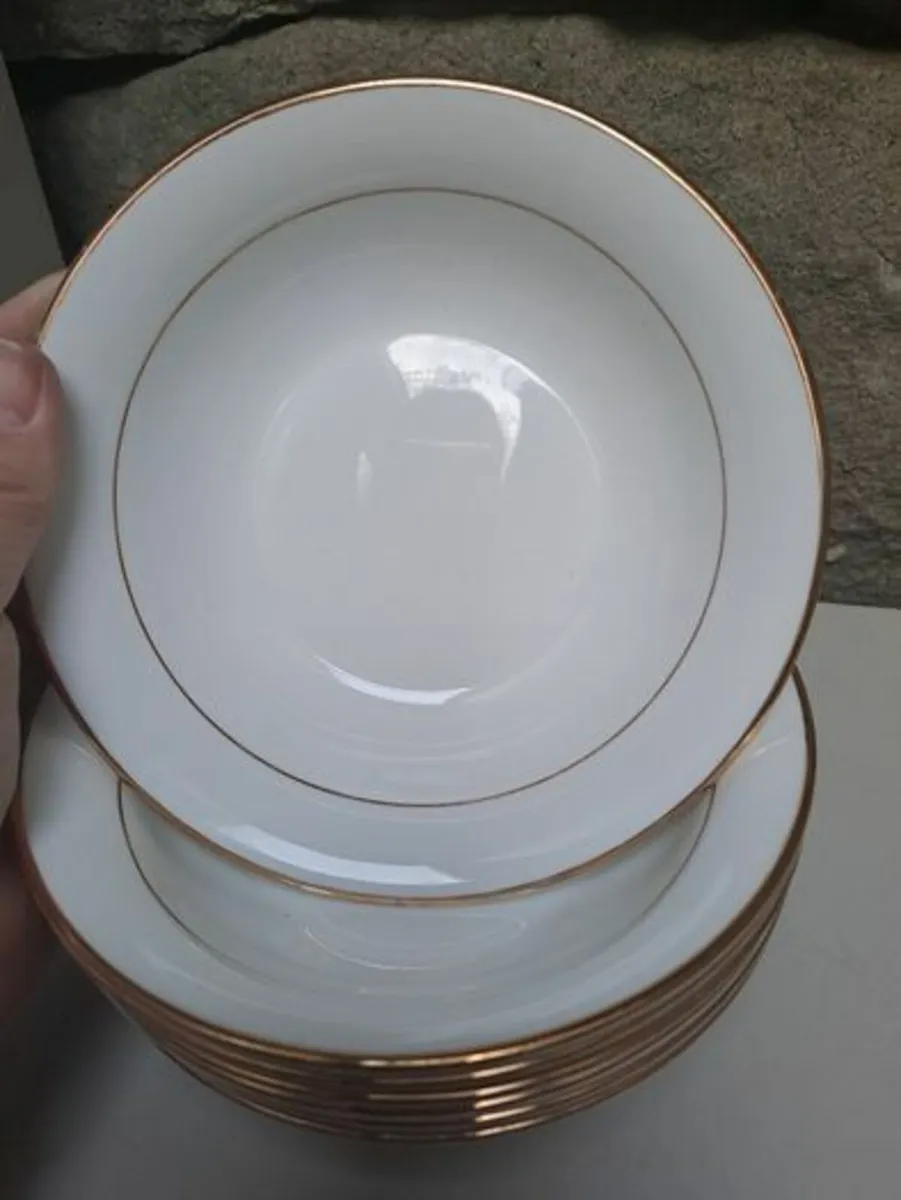 7 Elizabethan white and gold bowls - Image 3