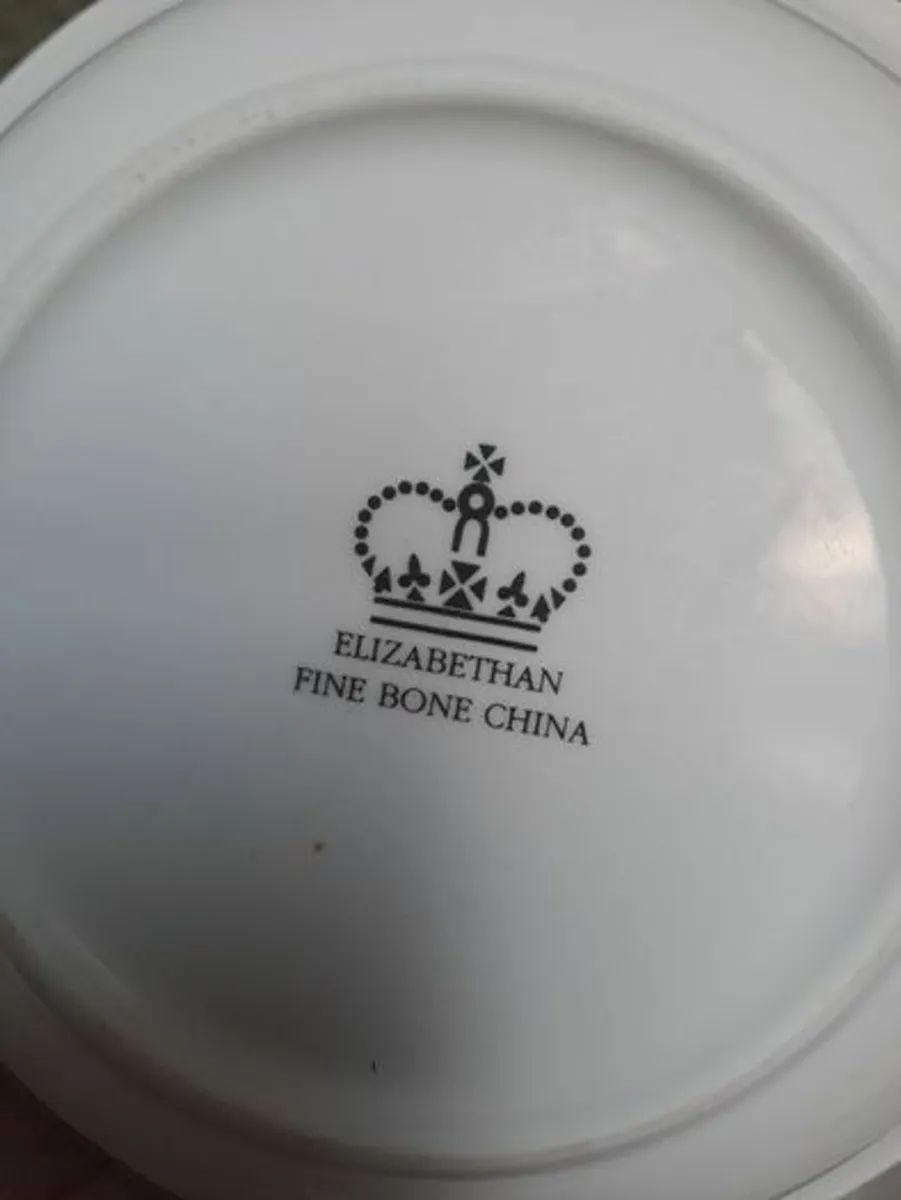 7 Elizabethan white and gold bowls - Image 4