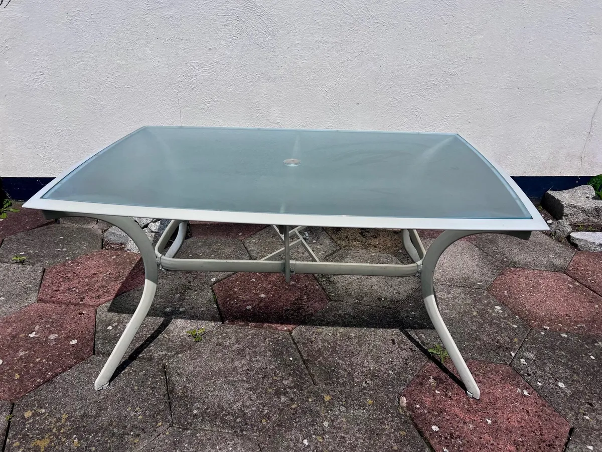 Patio table - Image 1