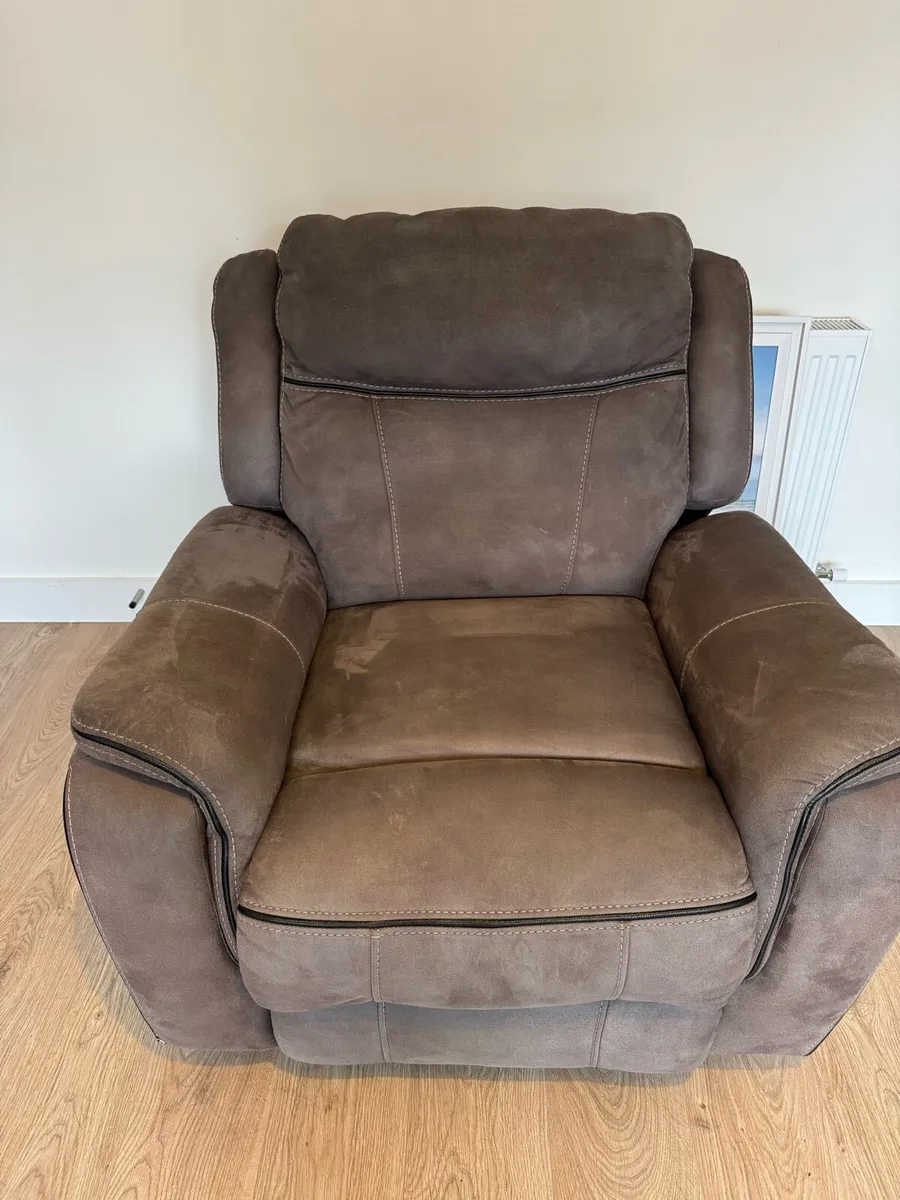 Electric recliner armchair and couch set - Image 2