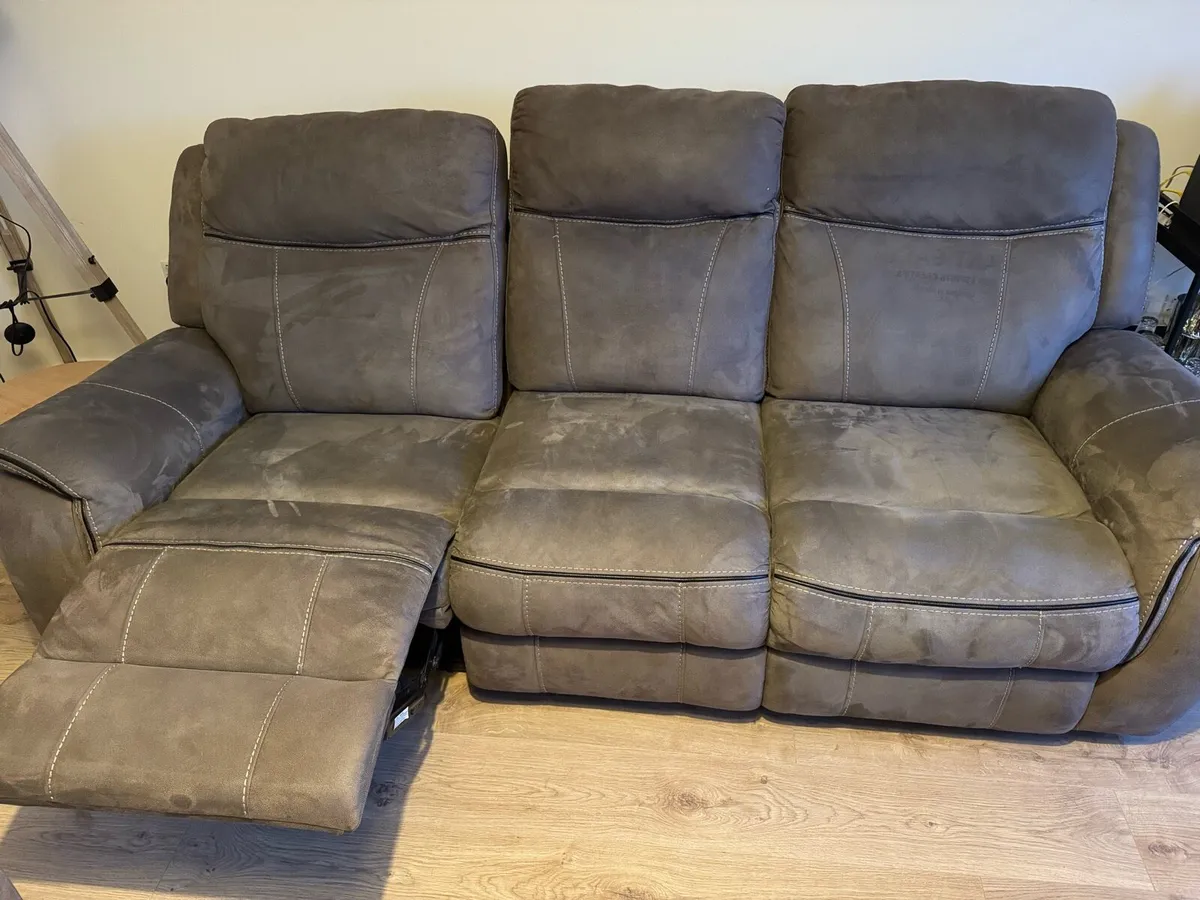 Electric recliner armchair and couch set - Image 3