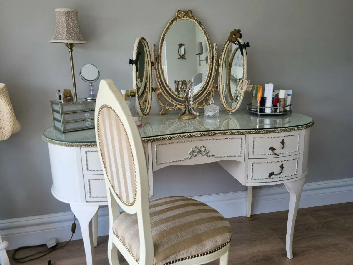 Dressing table and chair - Image 1