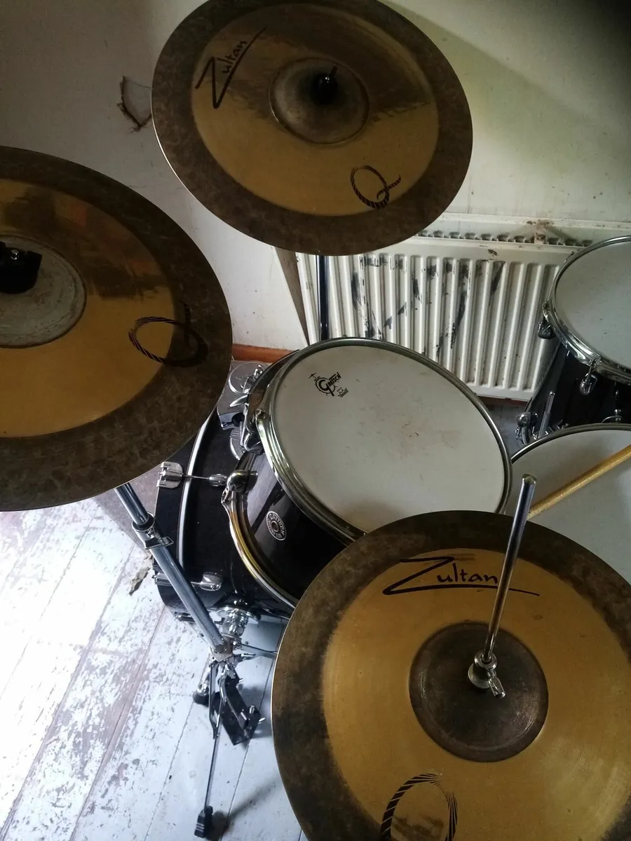 Drum kit and cymbals - Image 4