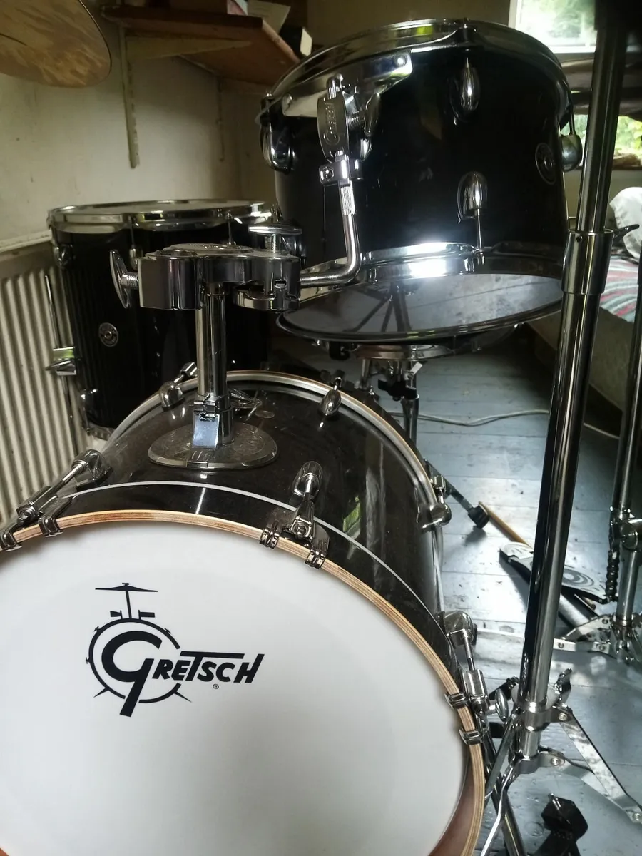 Drum kit and cymbals - Image 1