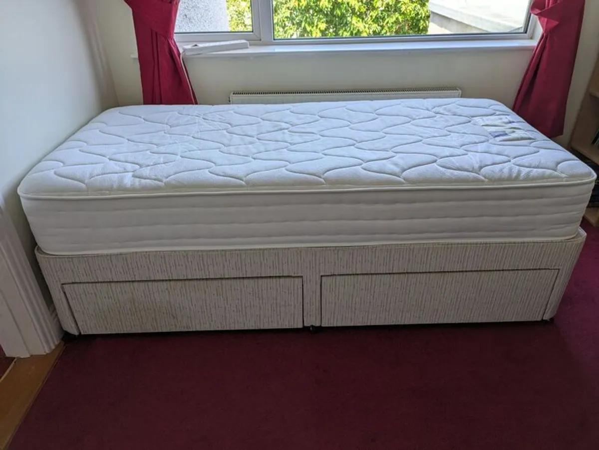 single bed - Image 1