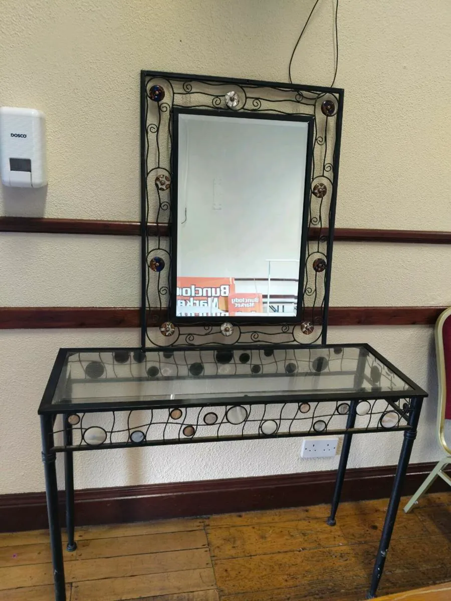 Hall table and mirror. - Image 1