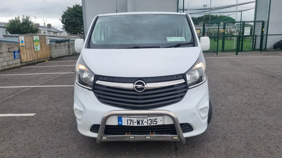 171 Opel Vivaro Crew Cab 6 Seats - Image 2