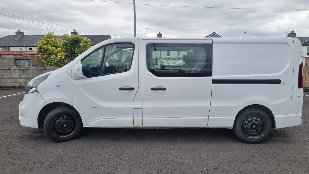171 Opel Vivaro Crew Cab 6 Seats - Image 3