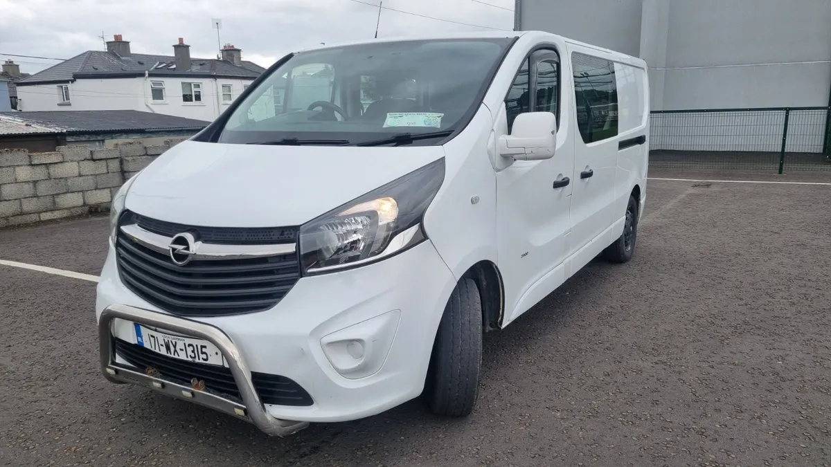 171 Opel Vivaro Crew Cab 6 Seats - Image 4