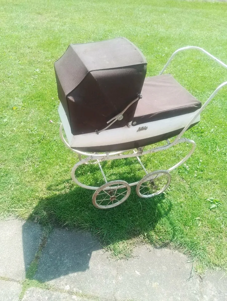 Lullaby antique toy pram - Image 2