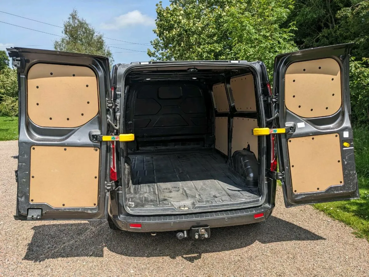 Ford Transit Custom Limited - Image 3